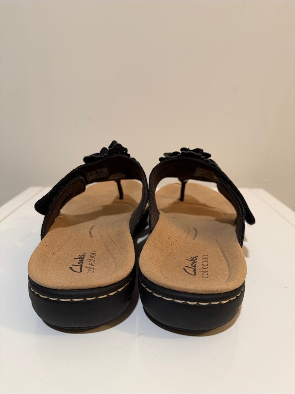Clarks Women's  Black Laurieann Gema Thong Sandals Size 9 - Picture 4 of 11